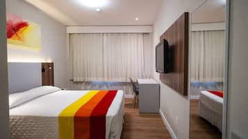 Quarto casal standard | Frigobar, cofres nos quartos, escrivaninha, berços grátis