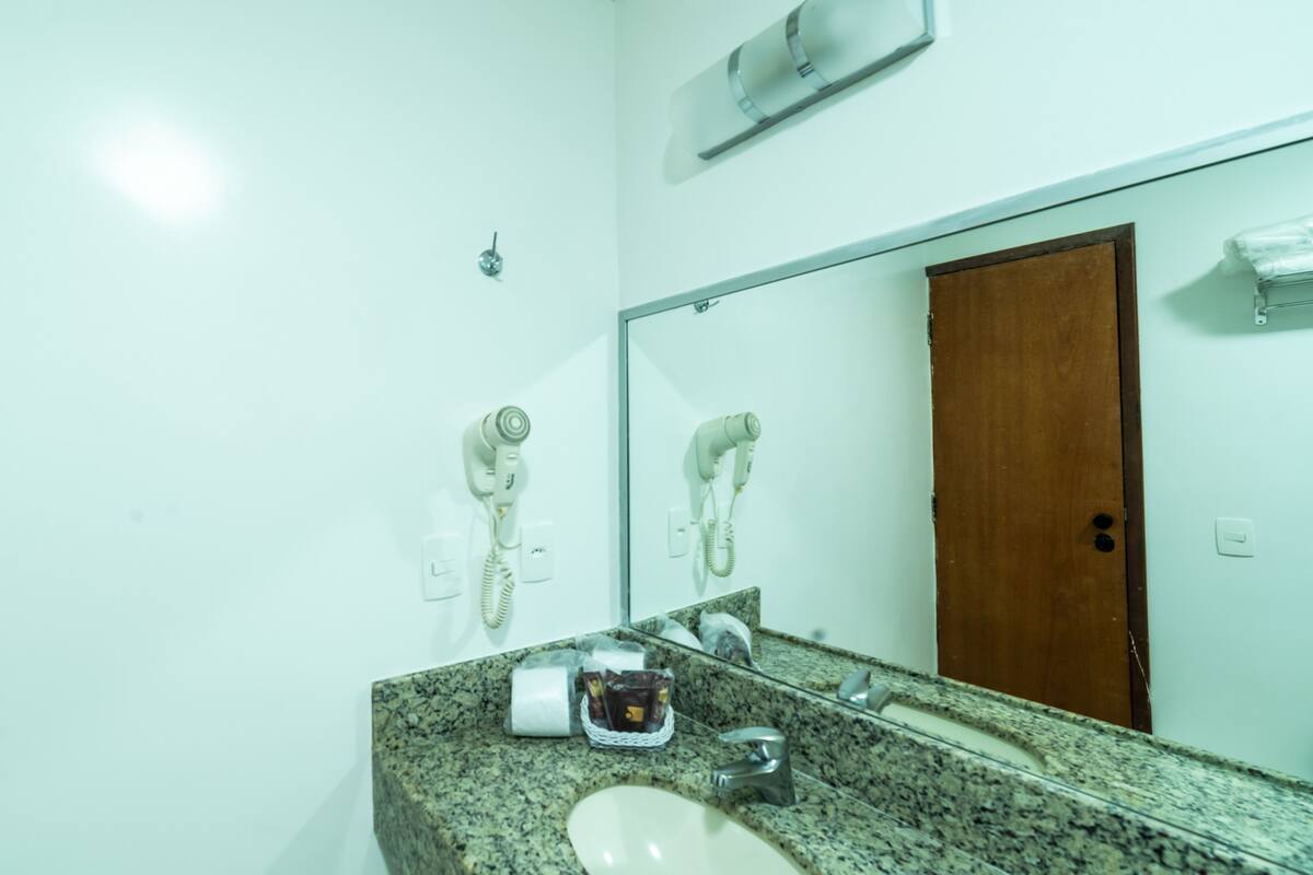 deluxe room | bathroom | shower, free toiletries, hair dryer, towels