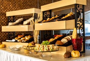 Free daily buffet breakfast