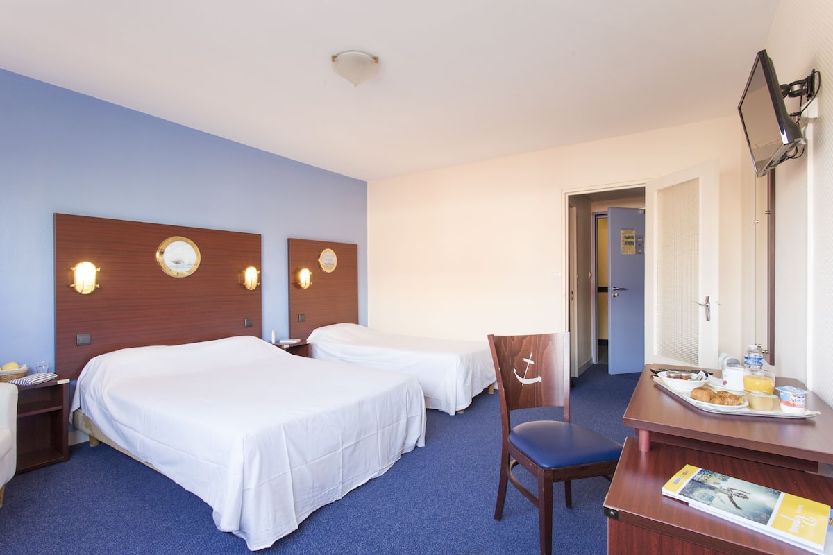 Chambre Classique, plusieurs lits | Bureau, chambres insonorisées, fer et planche à repasser, Wi-Fi gratuit