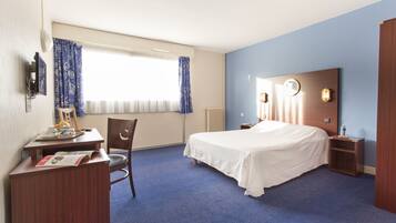 Classic Double Room, 1 Double Bed | Desk, soundproofing, iron/ironing board, free WiFi