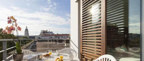 Standard Triple Room, 3 Twin Beds | Balcony