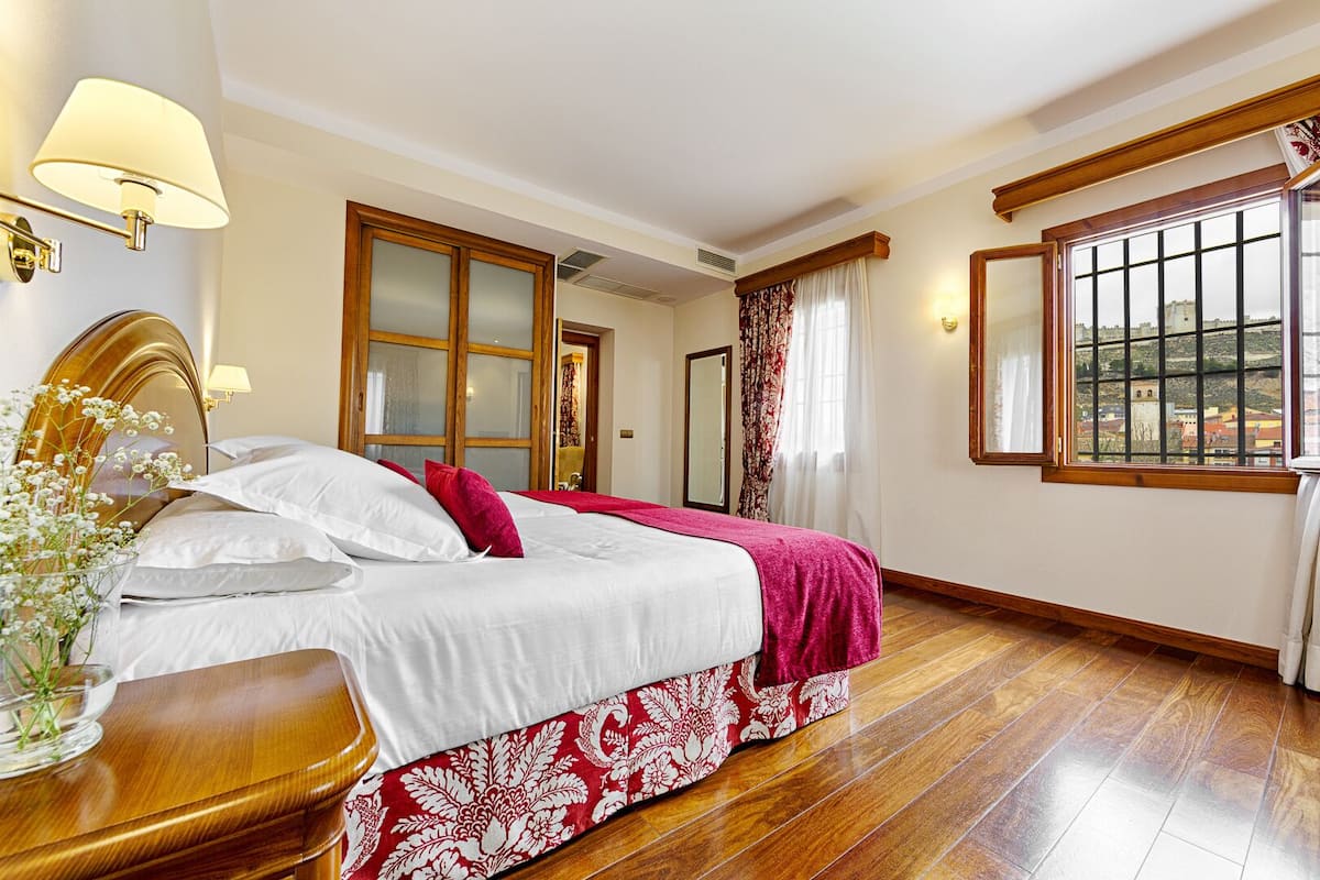 1 bedroom, minibar, in-room safe, desk