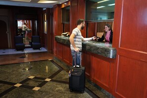 Reception - Hotel Monaco (Mexico City)