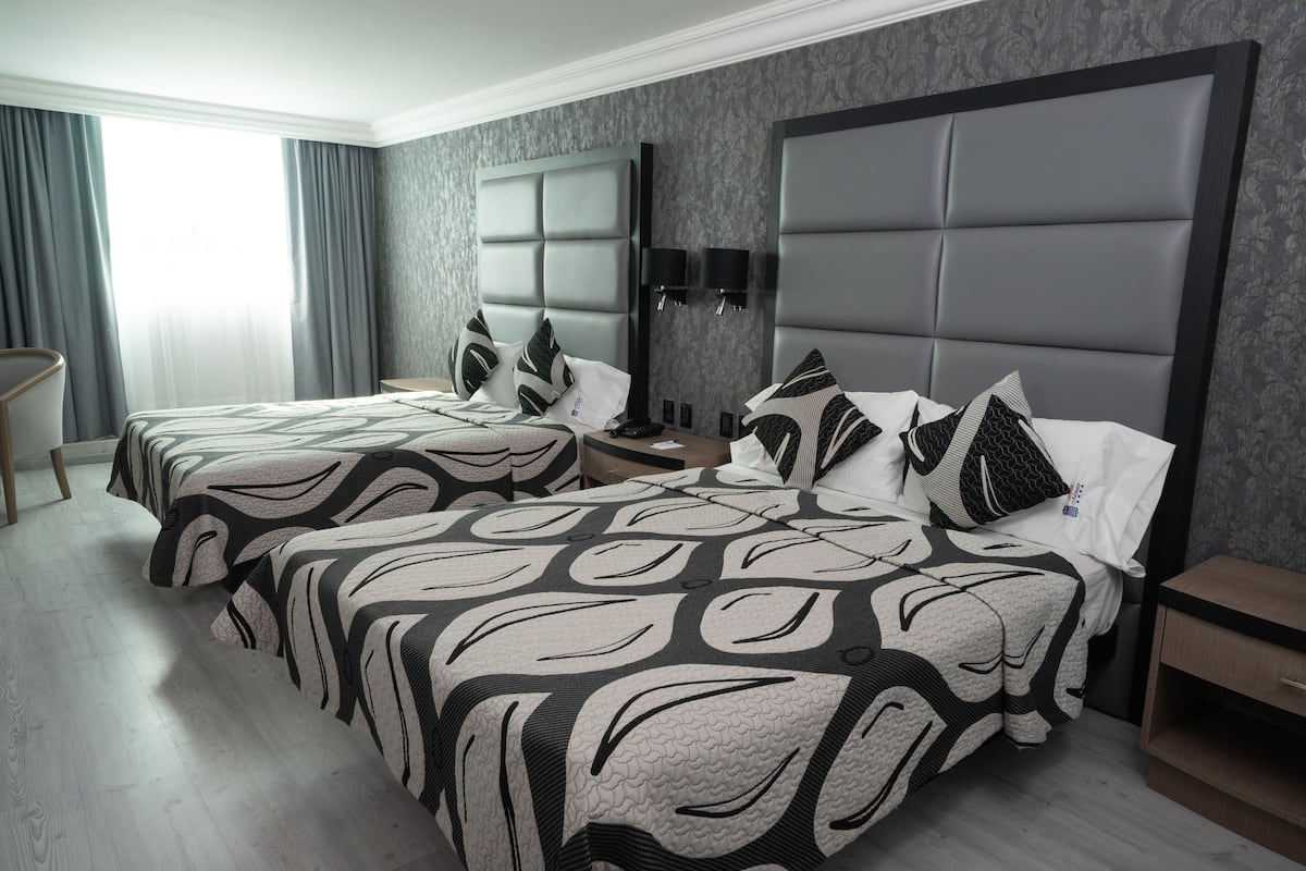 Master-Suite | Zimmersafe, Verdunkelungsvorhänge, kostenloses WLAN, Bettwäsche