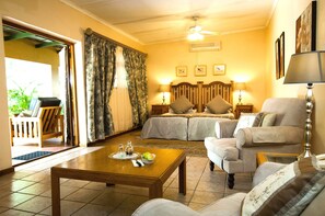 Large Deluxe | Premium bedding, down comforters, Select Comfort beds, minibar