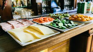 Kontinental frukost varje dag (EUR 7 per person)