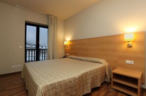 Apartamento, 1 habitación, vistas a la montaña | Cortinas opacas, wifi gratis, ropa de cama