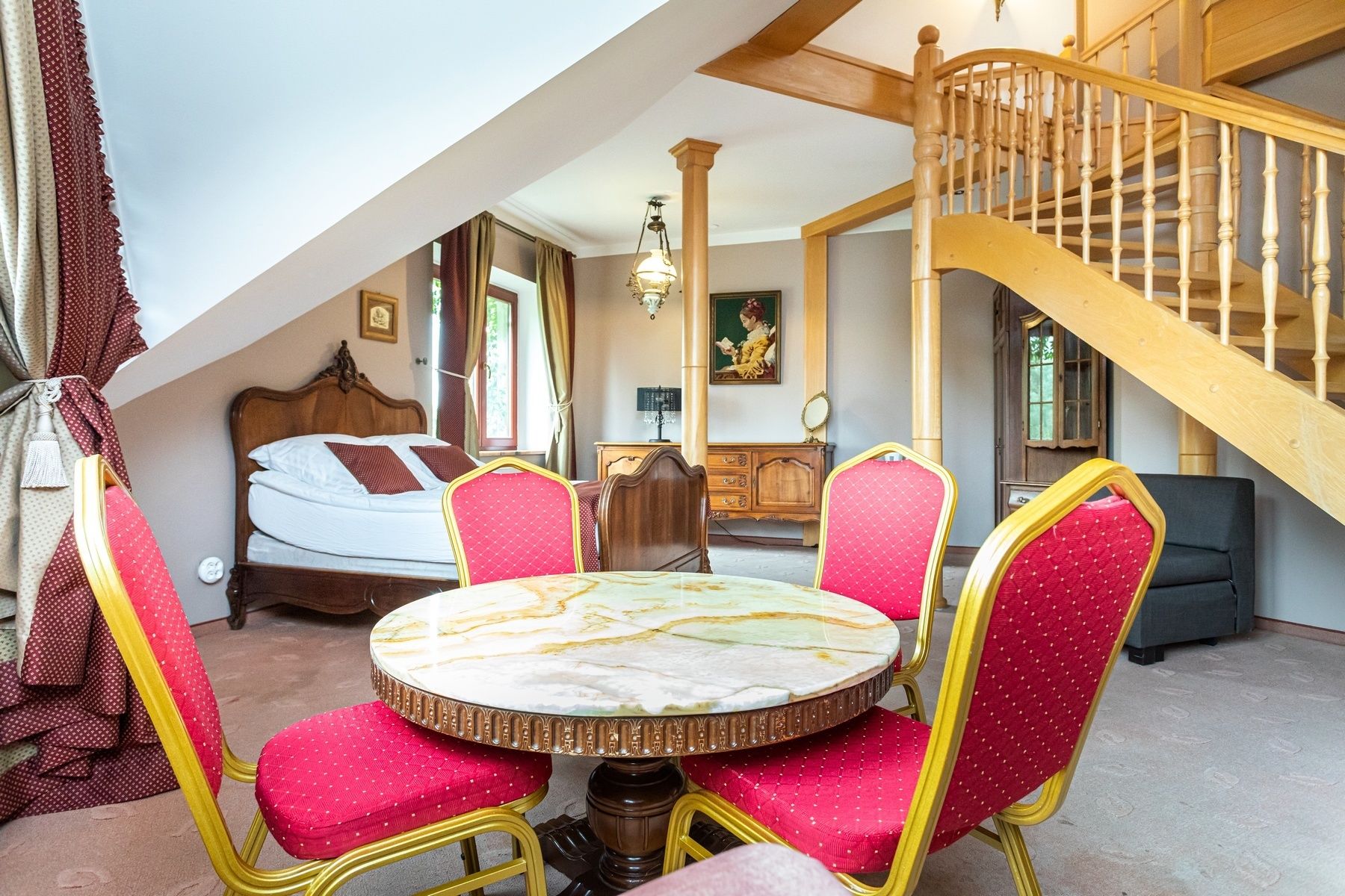 Quadruple Room | In-room dining