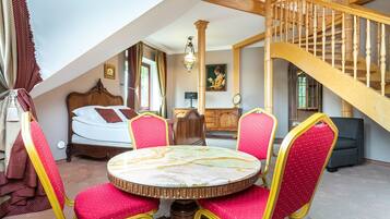 Quadruple Room | In-room dining