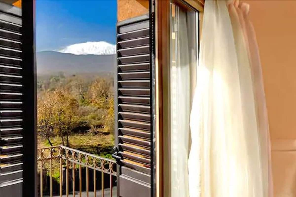 standard room | minibar, in-room safe, cots/infant beds, rollaway beds