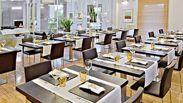 Frühstück, Abendessen, regionale Küche, Speisen im Freien