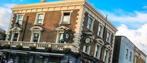 Fachada de la propiedad