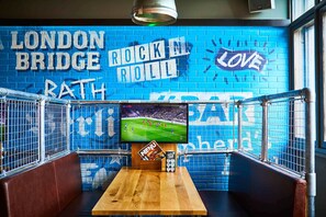 Sports bar - St Christopher's Inn, Greenwich - Hostel (London)