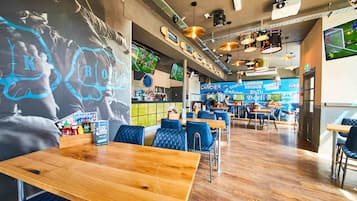 Bar (trong khuôn viên)