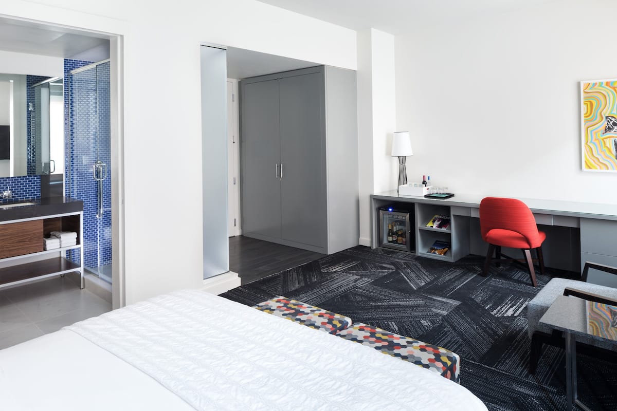 1 Schlafzimmer, hochwertige Bettwaren, Daunenbettdecken