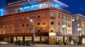 Exterior - The Chambers Hotel (Minneapolis)