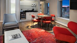 Ropa de cama de alta calidad, edredón, camas con pillow-top y minibar 