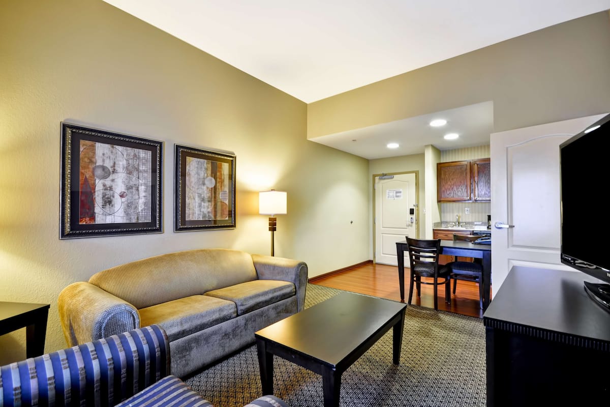 50-inch flat-screen tv with cable channels, tv, mp3 dock