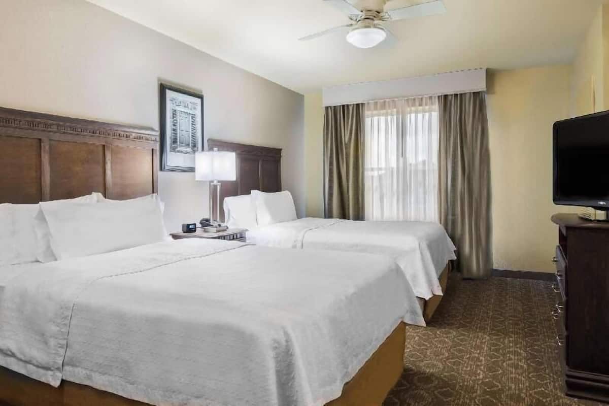1 bedroom, hypo-allergenic bedding, pillowtop beds, desk