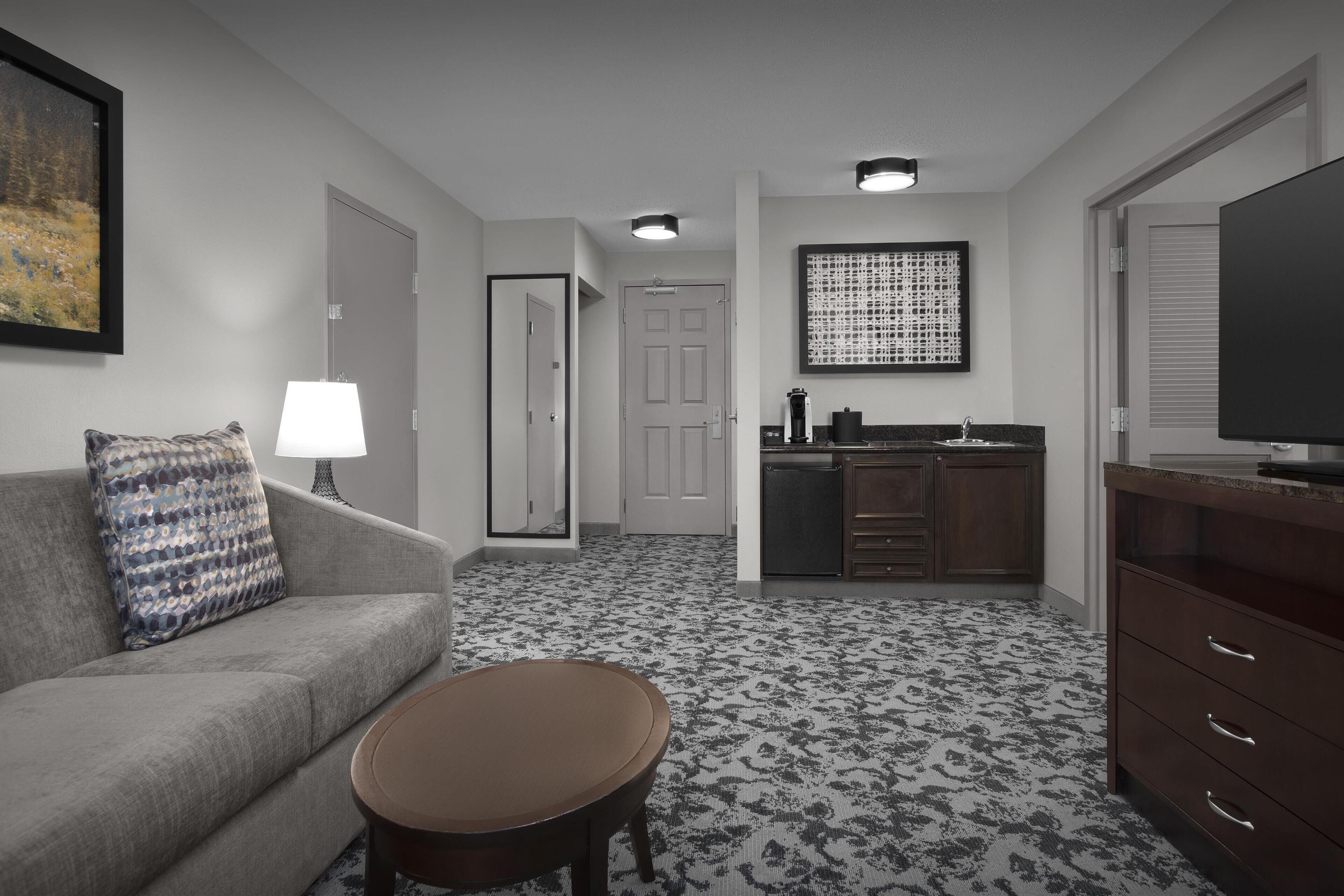 suite, 1 bedroom (evolution) | living area | 50-inch led tv with satellite channels