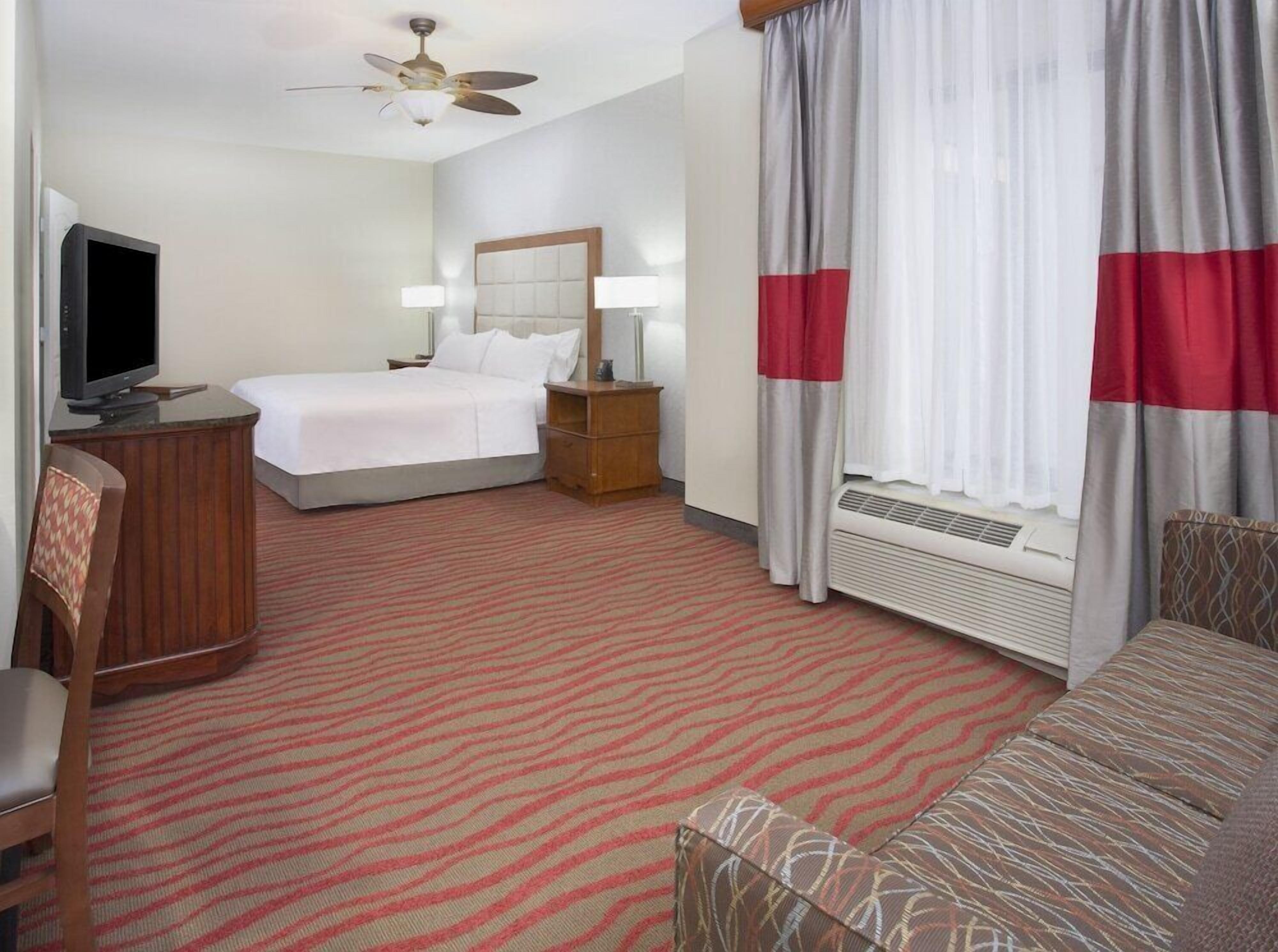 Premium bedding, in-room safe, desk, laptop workspace