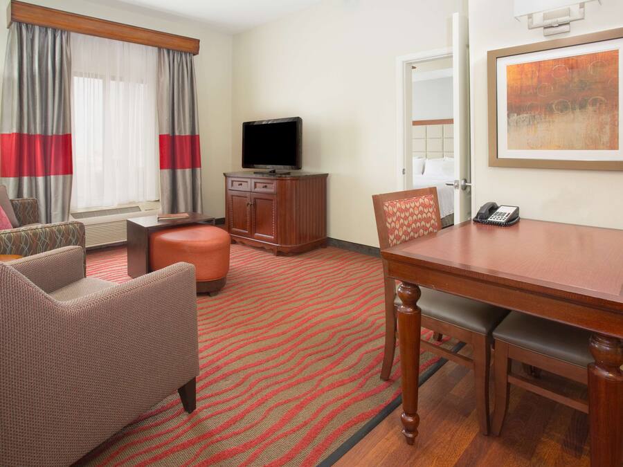 Premium bedding, in-room safe, desk, laptop workspace