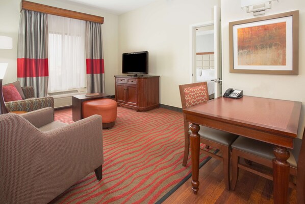 Premium bedding, in-room safe, desk, laptop workspace - Homewood Suites Phoenix Avondale (Avondale)