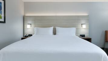 スタンダード ルーム キングベッド 1 台 | セーフティボックス (室内)、デスク、ノートパソコン用作業スペース、遮光カーテン