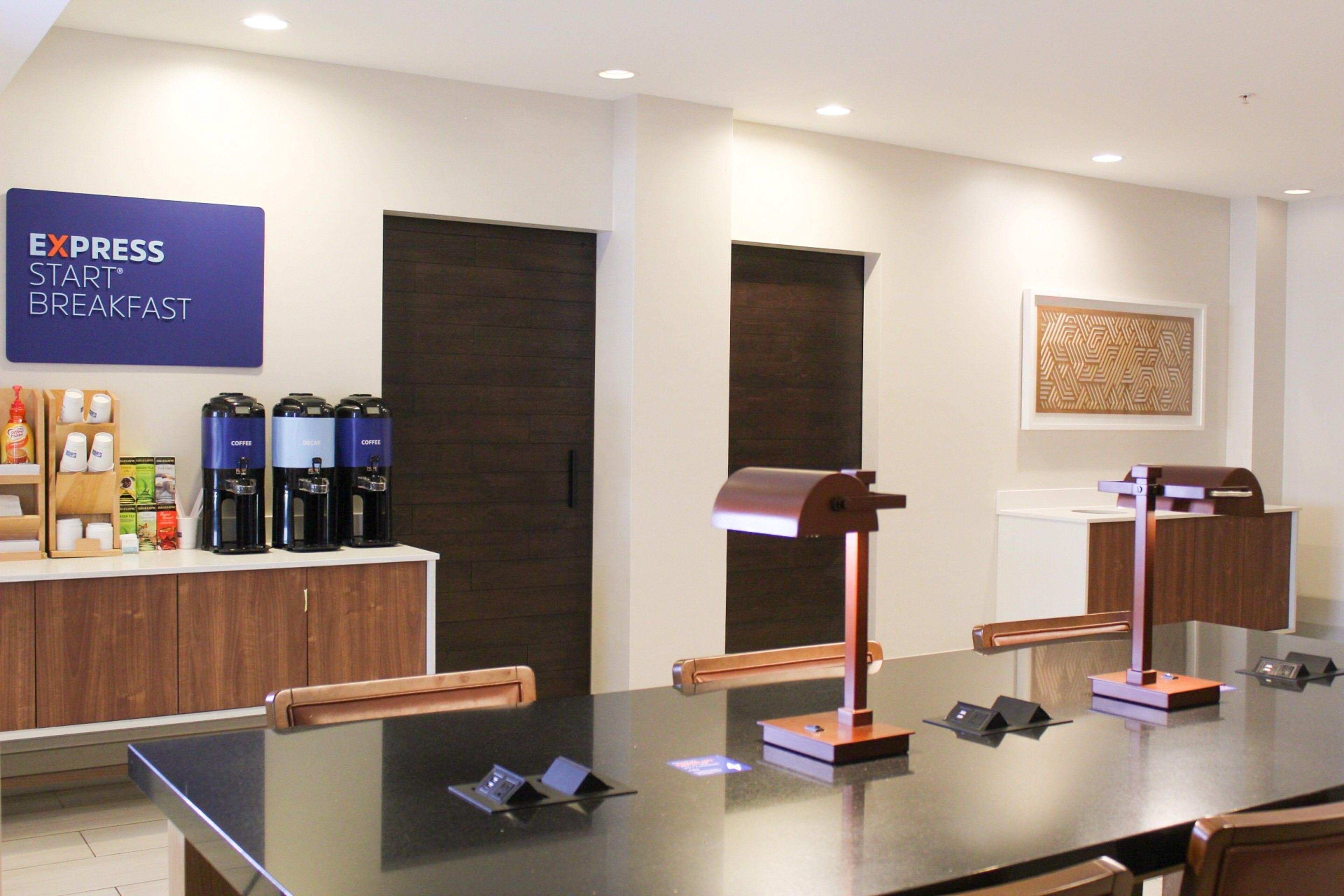 free buffet breakfast