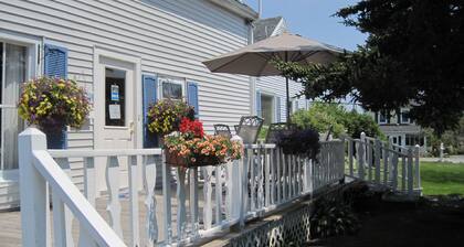 Isleview Motel and Cottages