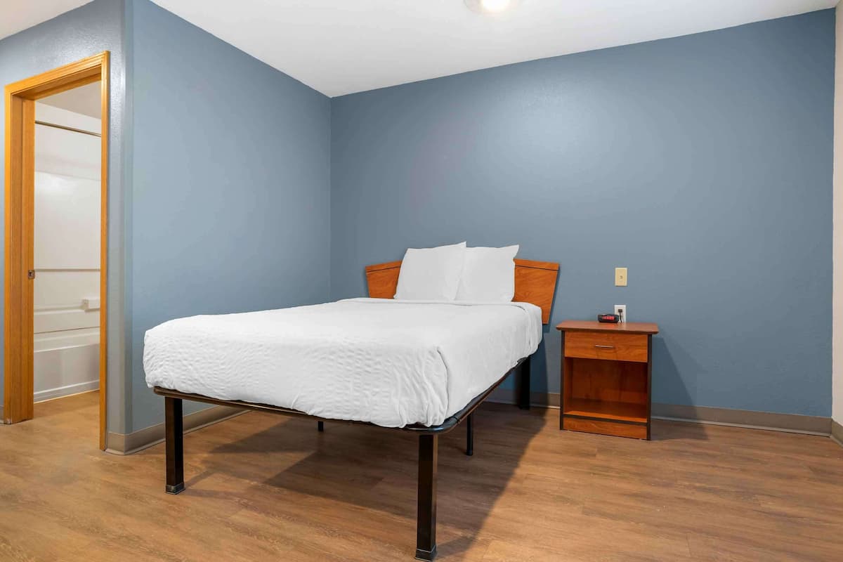 standard studio, non smoking, refrigerator & microwave | laptop workspace, iron/ironing board, free wifi, bed sheets