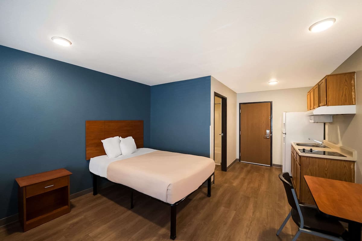 Quarto standard, 1 cama de casal, acessível, para não fumantes | Escrivaninha, ferros/tábuas de passar roupa, Wi-Fi de cortesia