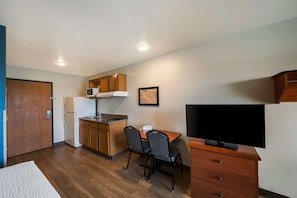 Standard Room, Non Smoking (Multiple Beds) | Desk, iron/ironing board, free WiFi, bed sheets - WoodSpring Suites Fort Worth Fossil Creek (Fort Worth)