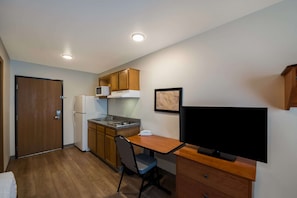 Standard Room, 1 Double Bed, Non Smoking | Desk, iron/ironing board, free WiFi, bed sheets - WoodSpring Suites Fort Worth Fossil Creek (Fort Worth)