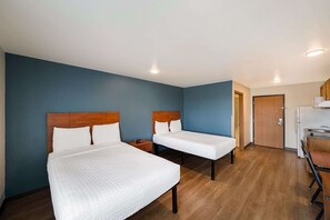 Standard Room, Non Smoking (Multiple Beds) | Desk, iron/ironing board, free WiFi, bed sheets