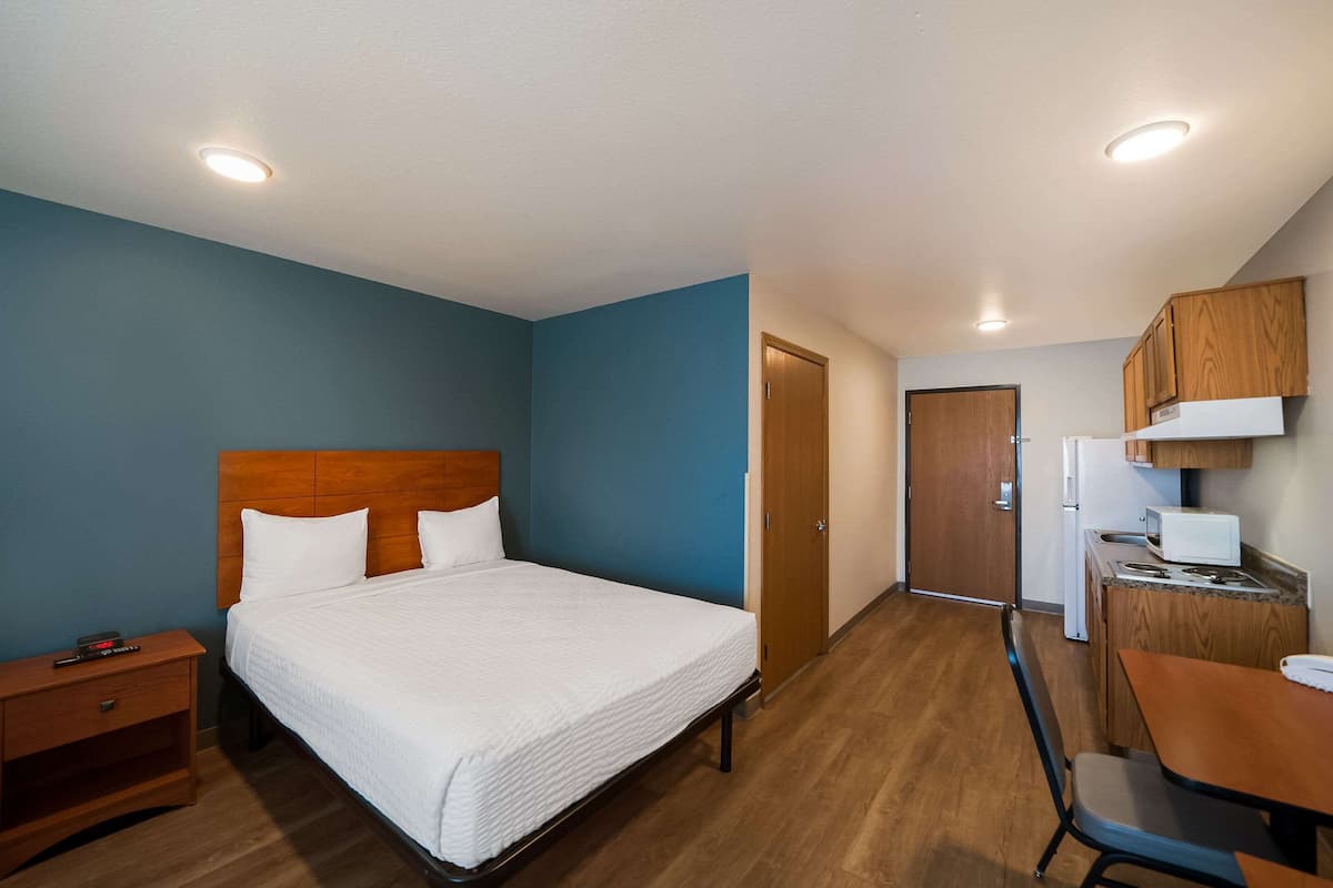 Quarto standard, 1 cama de casal, acessível, para não fumantes | Escrivaninha, ferros/tábuas de passar roupa, Wi-Fi de cortesia