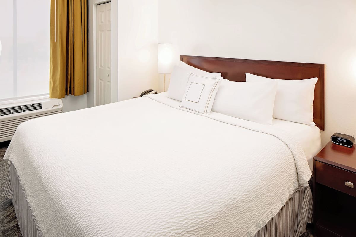 premium bedding, down duvets, pillow-top beds, desk