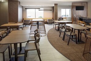 Free daily continental breakfast - SpringHill Suites by Marriott Ardmore (Ardmore)