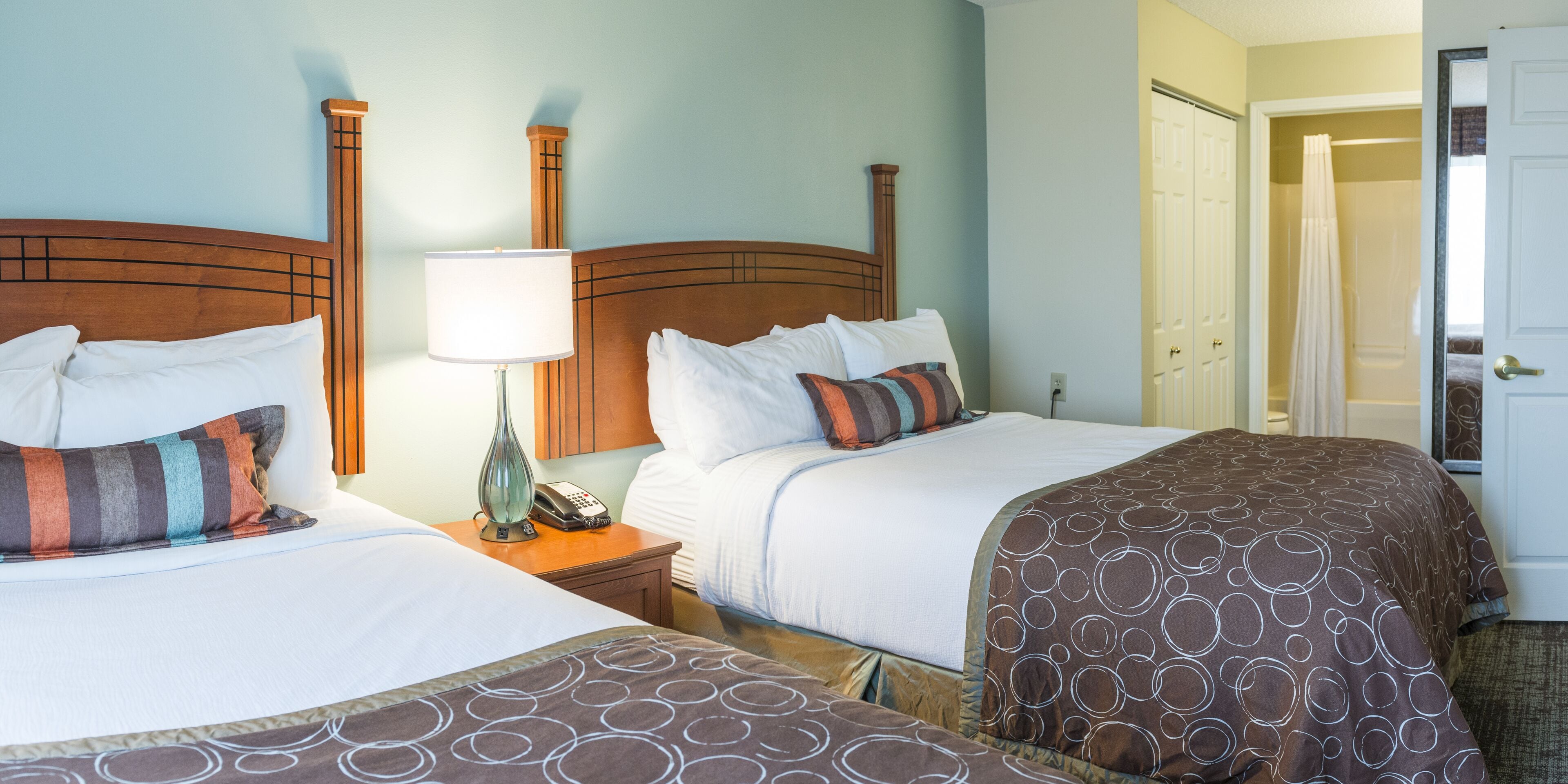 suite, 1 bedroom, kitchen (2 dbl, living, dining) | premium bedding, in-room safe, desk, iron/ironing board