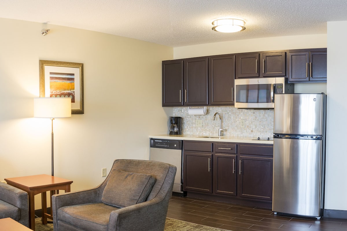 suite, 1 bedroom, kitchen (1 queen, living, dining) | private kitchen | full-sized fridge, microwave, stovetop, dishwasher