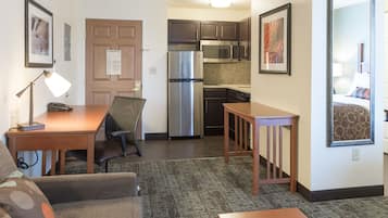 Full-sized fridge, microwave, stovetop, dishwasher