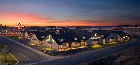 Property grounds - Stratford Suites (Airway Heights)