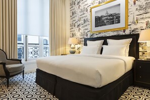 Premium bedding, minibar, in-room safe, individually decorated - Hôtel Keppler (Paris)