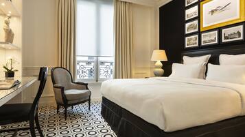 Superior kamer, 1 queensize bed, aan de binnenplaats | Luxe beddengoed, een minibar, een kluis op de kamer