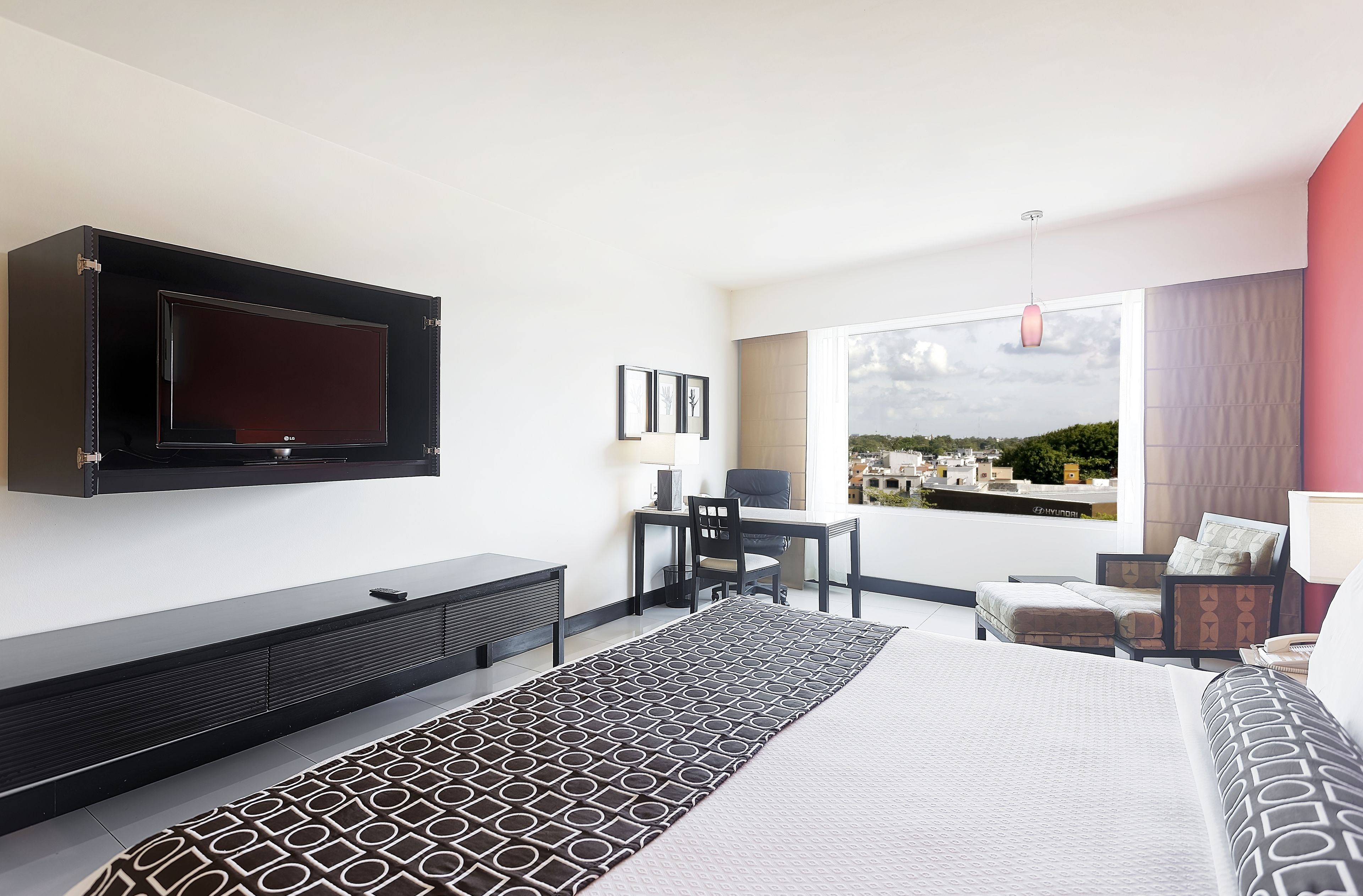 Standard Room | Premium bedding, minibar, in-room safe, desk
