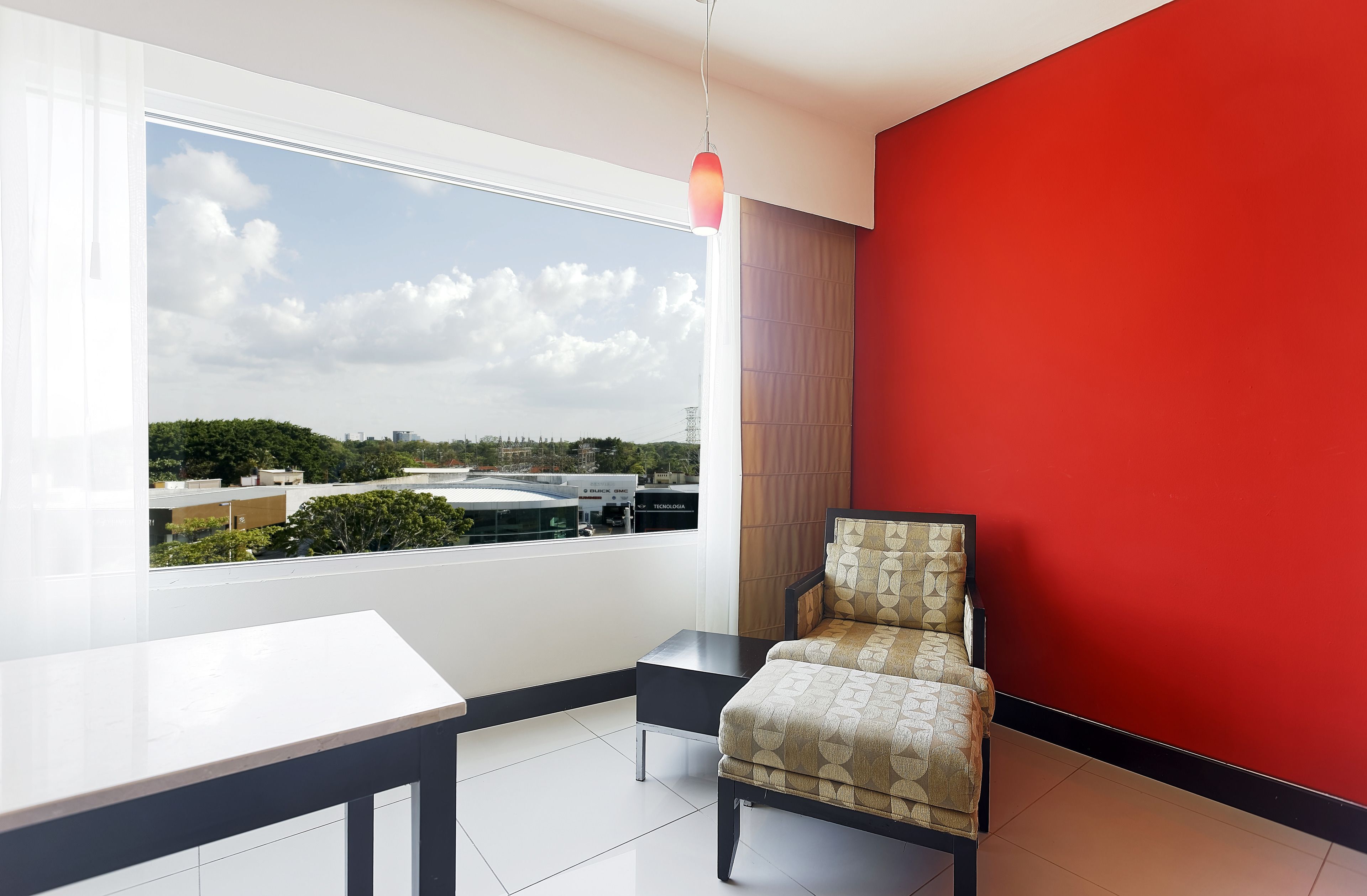 standard room, 1 king bed | living area | flat-screen tv