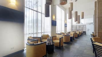 Bar (trong khuôn viên)