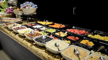 Daily buffet breakfast (MXN 400 per person)
