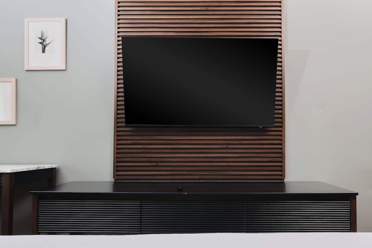 Peralatan tempat tidur premium, bar mini, peti besi dalam bilik, meja